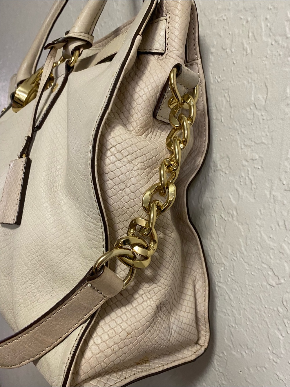 Michael Kors Cream Leather Shoulder Bag with Gold Hardware - Picture 8 of 8